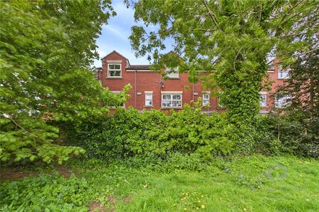South Street, 4 bedroom Mid Terrace House for sale, £299,995