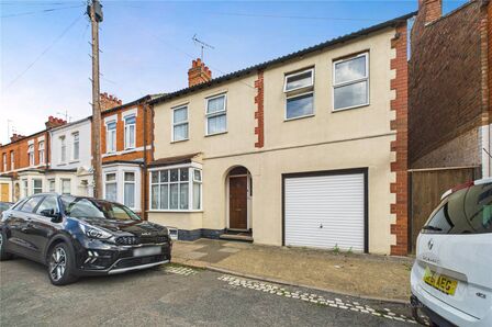 4 bedroom End Terrace House for sale
