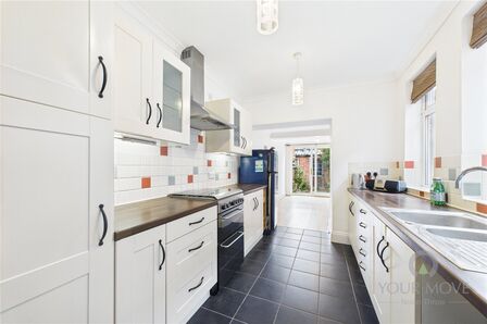 3 bedroom Mid Terrace House for sale