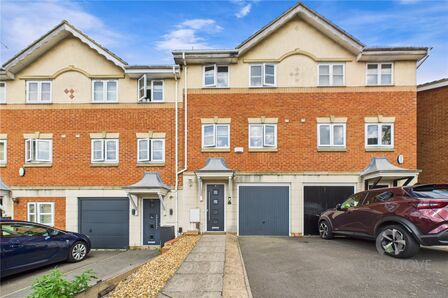 3 bedroom Mid Terrace House for sale