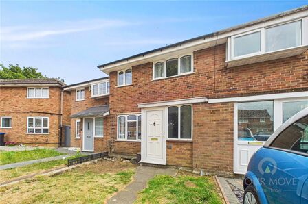 3 bedroom Mid Terrace House to rent