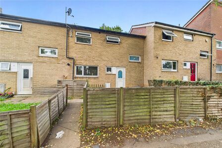 3 bedroom Mid Terrace House to rent