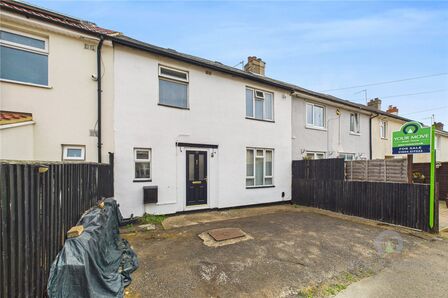3 bedroom Mid Terrace House for sale