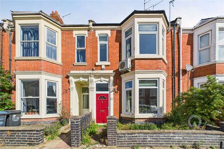 5 bedroom Mid Terrace House for sale