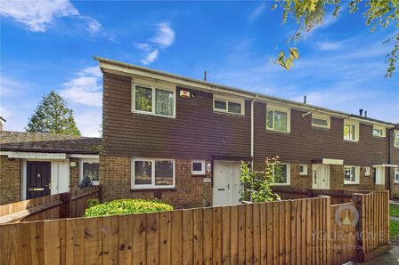 3 bedroom Mid Terrace House for sale