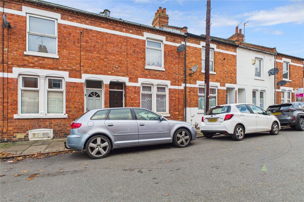 2 bedroom Mid Terrace House for sale
