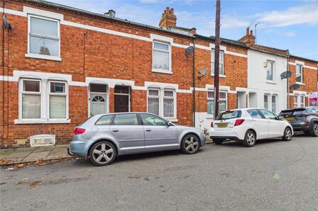 2 bedroom Mid Terrace House for sale