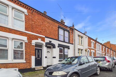 2 bedroom Mid Terrace House for sale