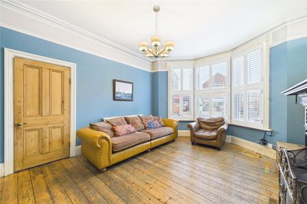Abington Avenue, Abington, 5 bedroom Mid Terrace House for sale, &pound;440,000