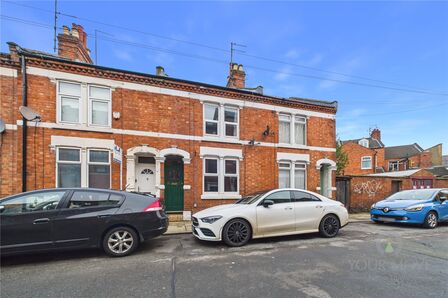 2 bedroom Mid Terrace House for sale
