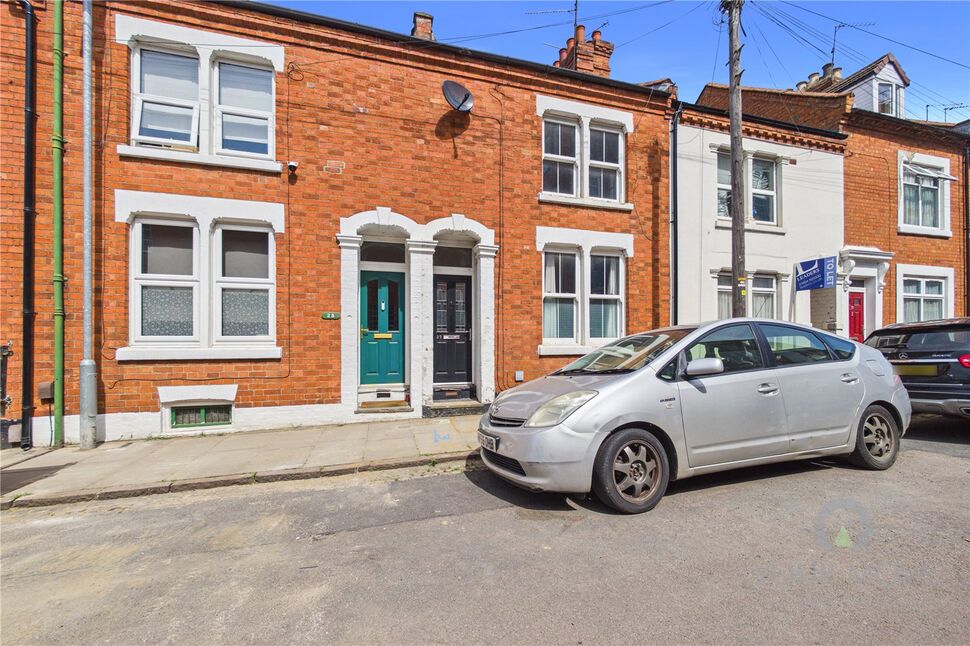 3 bedroom Mid Terrace House for sale