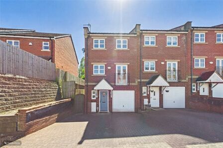 4 bedroom End Terrace House for sale