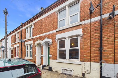2 bedroom Mid Terrace House for sale