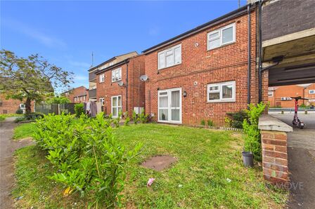 Melbourne Walk, 2 bedroom Flat to rent, &pound;895 pcm