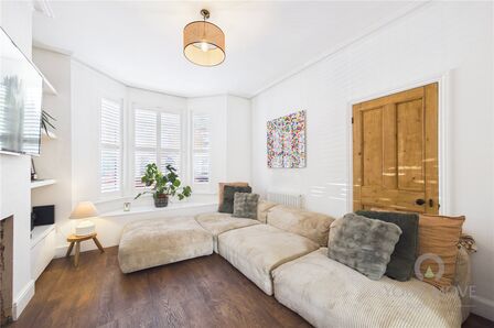3 bedroom Mid Terrace House for sale