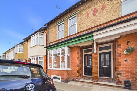 3 bedroom Mid Terrace House to rent