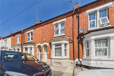 2 bedroom Mid Terrace House for sale