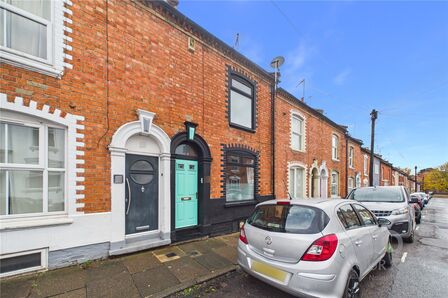 2 bedroom Mid Terrace House for sale