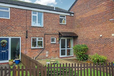 Sutherland Court, 3 bedroom Mid Terrace House to rent, £1,250 pcm