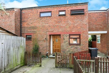Ribble Court, 3 bedroom Mid Terrace House to rent, £1,200 pcm