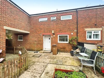 3 bedroom Mid Terrace House to rent