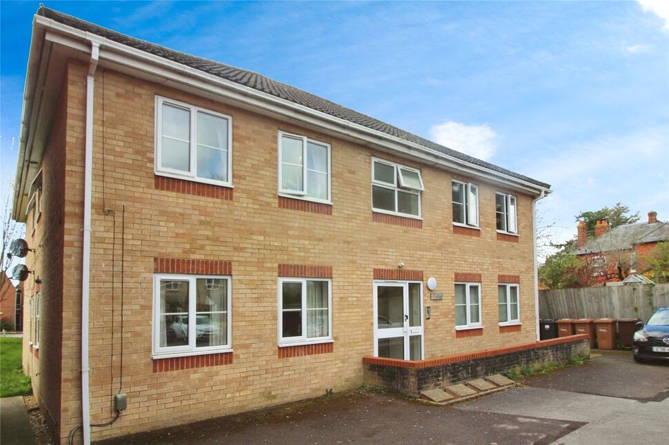 Main image of 2 bedroom Flat for sale, Lynwood Drive, Andover, Hampshire, SP10