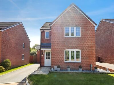 Longden Close, 3 bedroom Detached House for sale, &pound;425,000