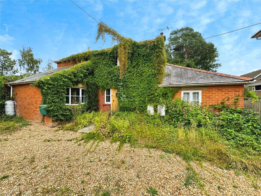 Main image of 3 bedroom Detached House for sale, Evingar Road, Whitchurch, Hampshire, RG28