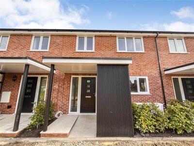 3 bedroom Mid Terrace House for sale