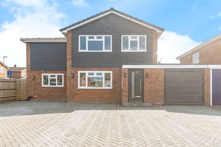 Kestrel Road, 4 bedroom Link Detached House for sale, £685,000