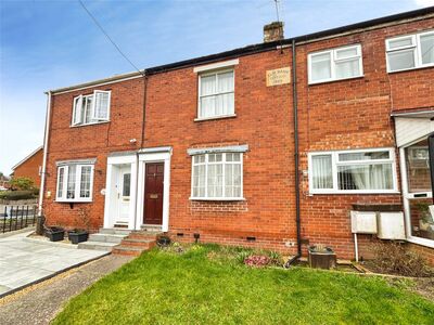 2 bedroom Mid Terrace House for sale