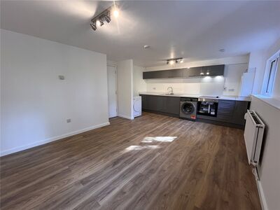 Kingsway Gardens, 1 bedroom  Flat to rent, £1,050 pcm