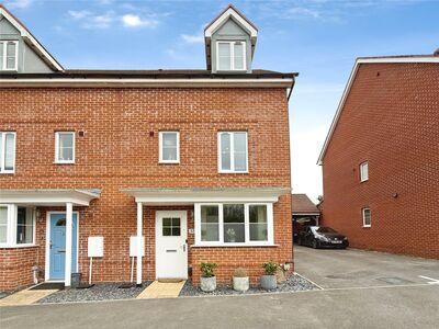 4 bedroom Semi Detached House for sale