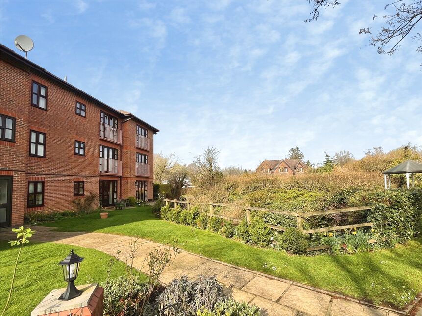 Main image of 1 bedroom Flat for sale, Overton, Basingstoke, Hampshire, RG25
