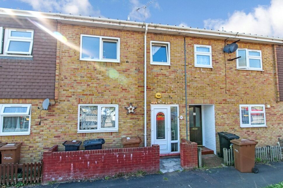Main image of 3 bedroom Mid Terrace House for sale, Launcelot Close, Andover, Hampshire, SP10
