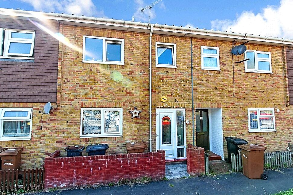 Main image of 3 bedroom Mid Terrace House for sale, Launcelot Close, Andover, Hampshire, SP10