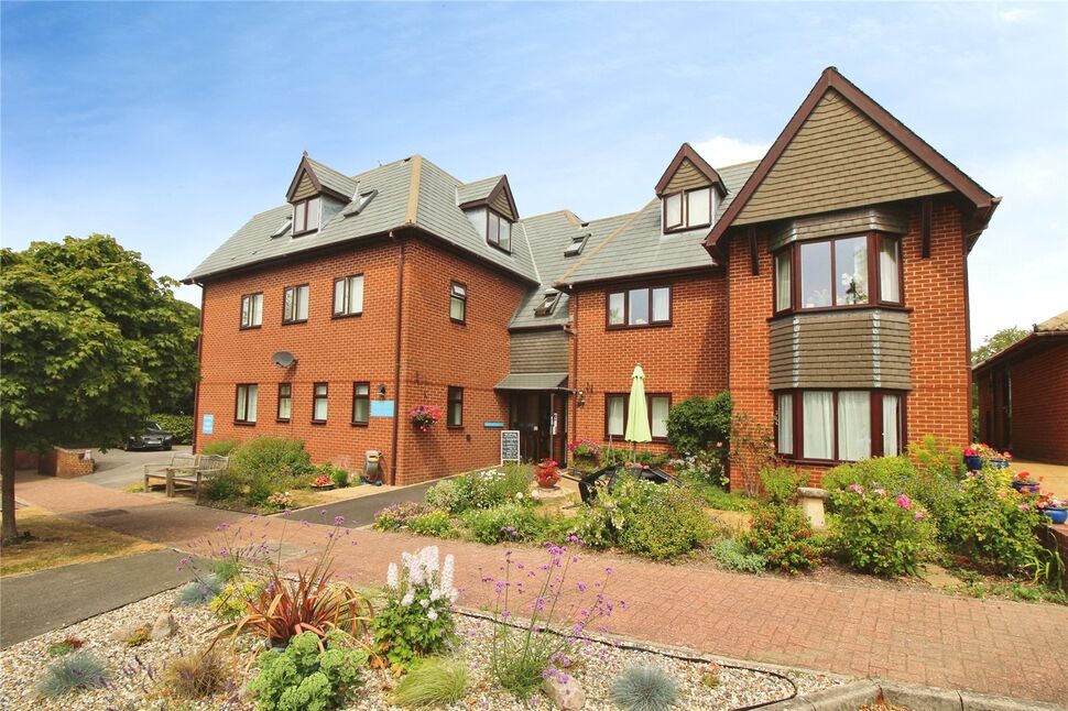Main image of 1 bedroom Flat for sale, Ashlawn Gardens, Winchester Road, Hampshire, SP10