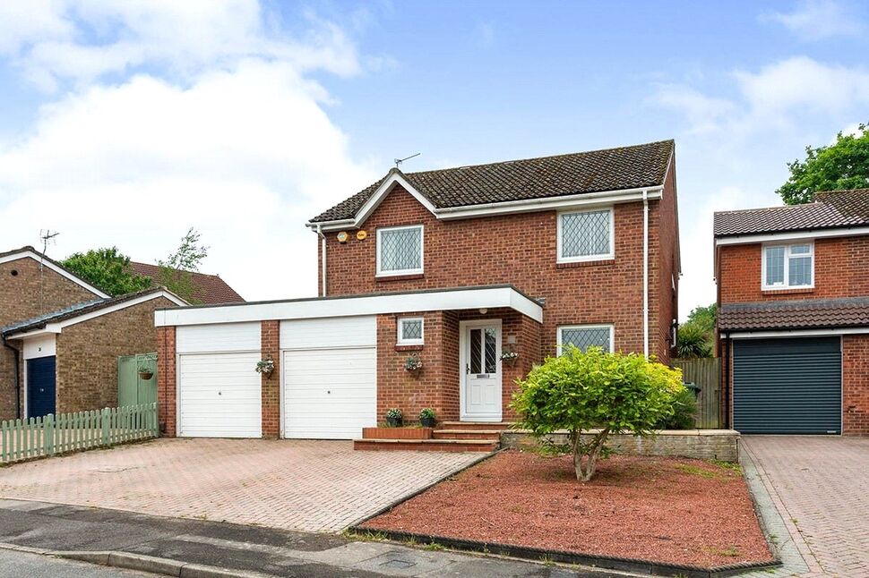 Main image of 4 bedroom Detached House for sale, Turner Close, Basingstoke, Hampshire, RG21