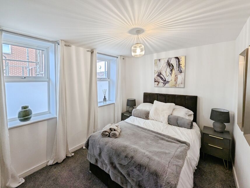 Main image of 1 bedroom Flat to rent, London Street, The Crown, SP102PE
