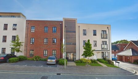 Sinclair Drive, 2 bedroom Flat to rent, &pound;1,350 pcm