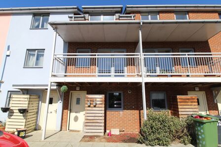 Adams Drive, 4 bedroom House to rent, &pound;1,500 pcm