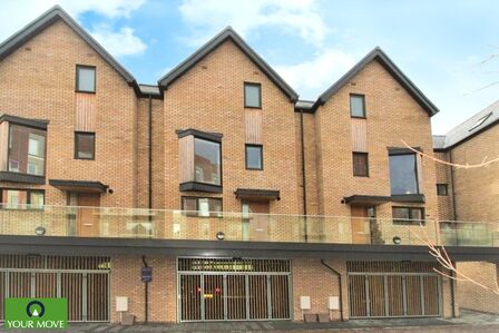 Riverside Walk, 3 bedroom Mid Terrace House to rent, &pound;2,000 pcm