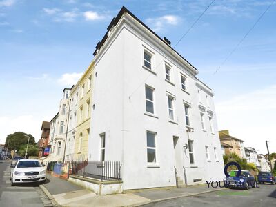 London Street, 2 bedroom Flat to rent, &pound;950 pcm