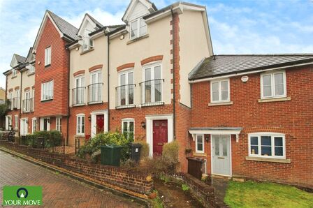 Hereford Close, 3 bedroom Mid Terrace House for sale, £320,000