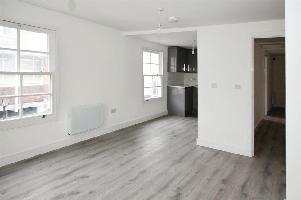 Lounge / Kitchen