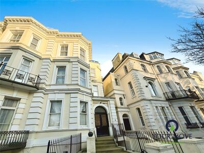 2 bedroom Mid Terrace Flat to rent