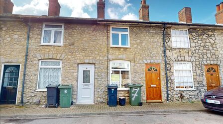 2 bedroom Mid Terrace House for sale