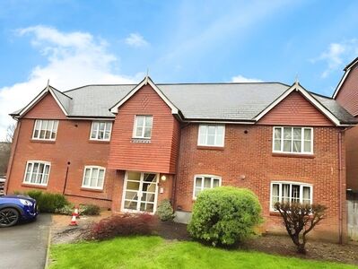 The Cedars, 1 bedroom Flat to rent, &pound;1,100 pcm