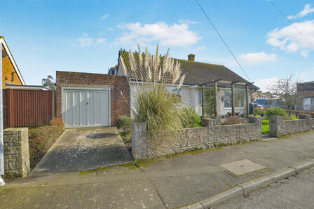 Firs Close, 2 bedroom Detached Bungalow for sale, &pound;325,000
