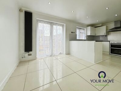 4 bedroom End Terrace House to rent